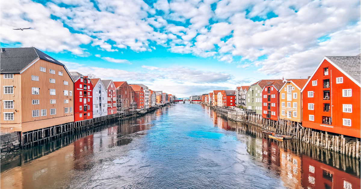 Bryggerekken i Trondheim sett fra Gamle Bybro